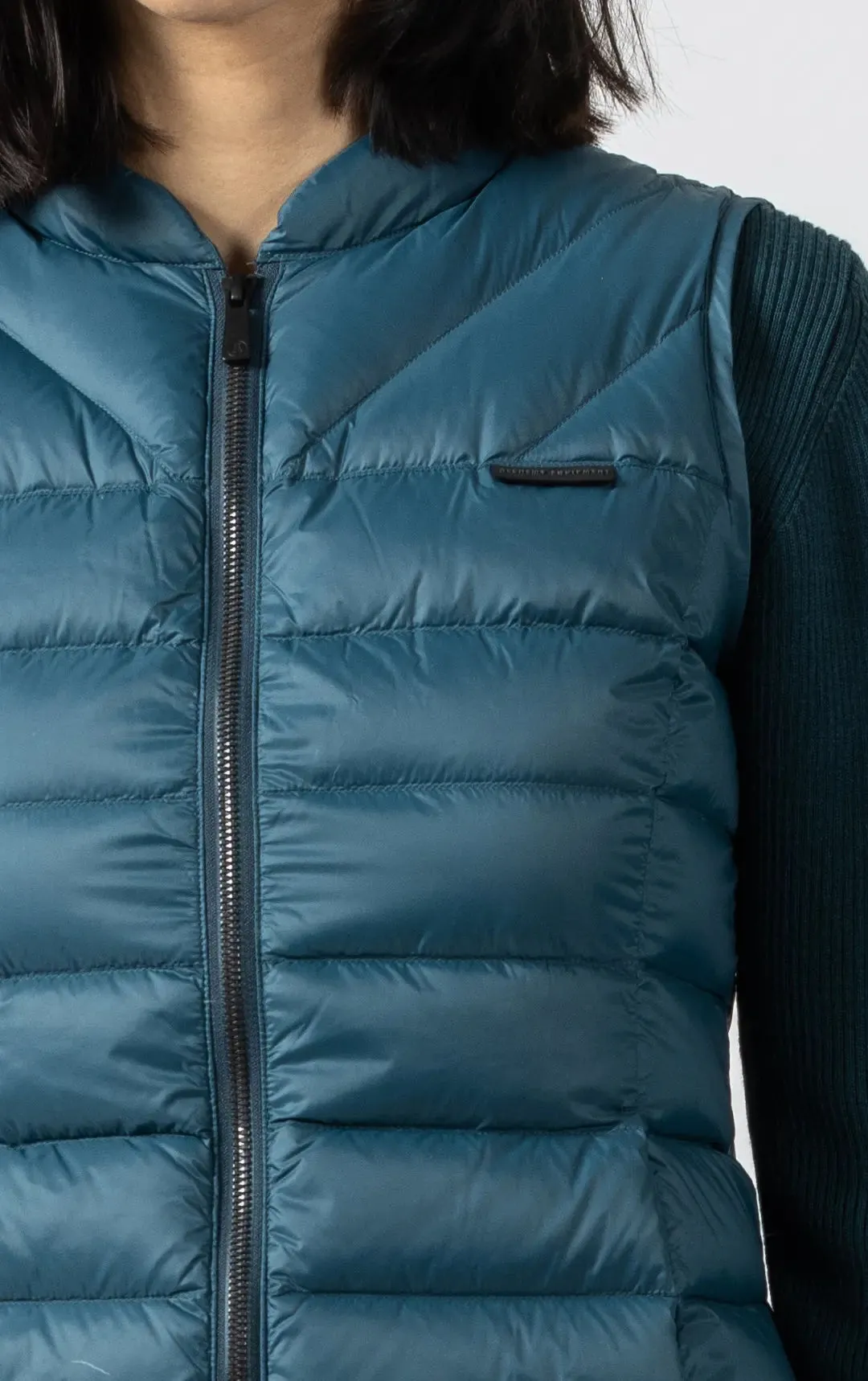 ESSENTIAL LIGHTWEIGHT DOWN VEST