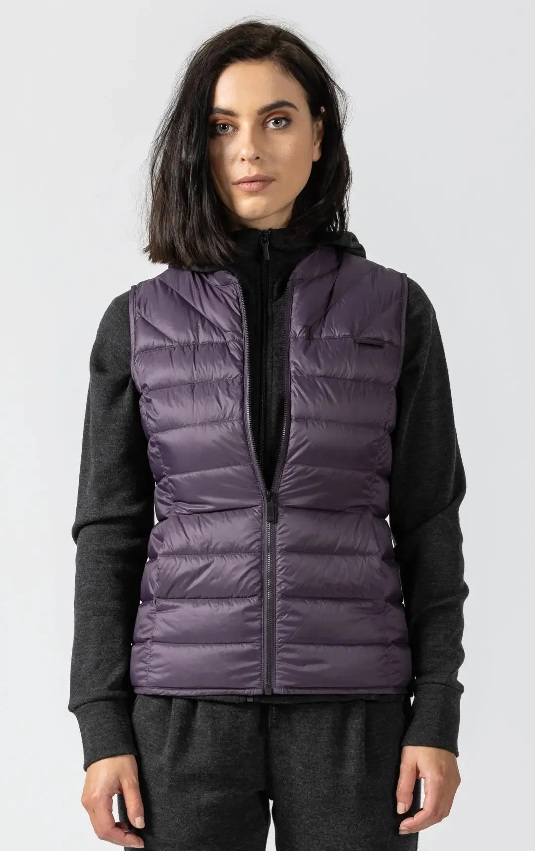 ESSENTIAL LIGHTWEIGHT DOWN VEST